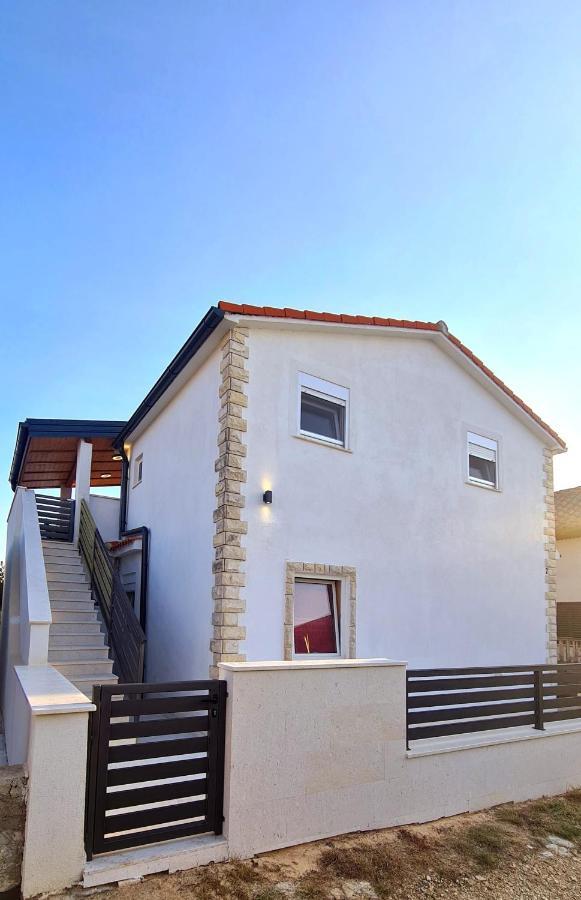 Family Oasis Apartment Zukve Vrsi Esterno foto