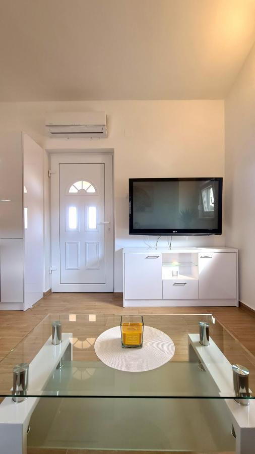 Family Oasis Apartment Zukve Vrsi Esterno foto