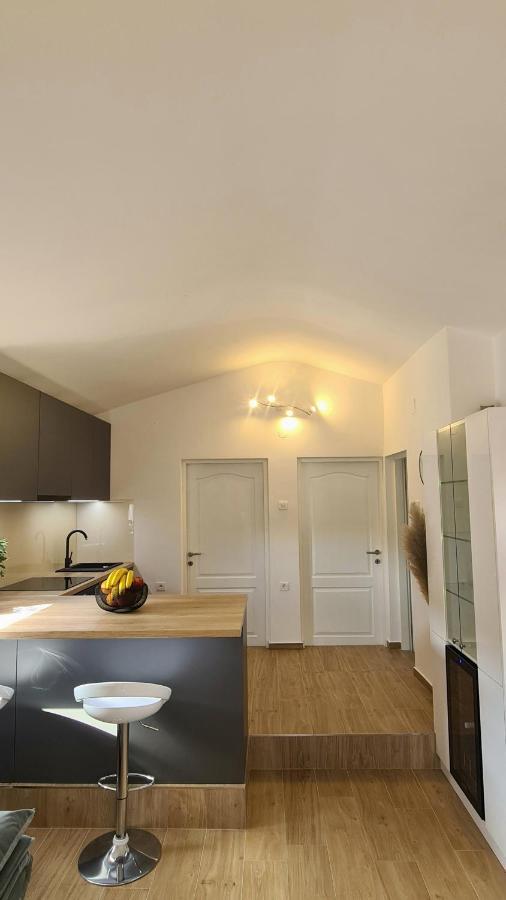 Family Oasis Apartment Zukve Vrsi Esterno foto