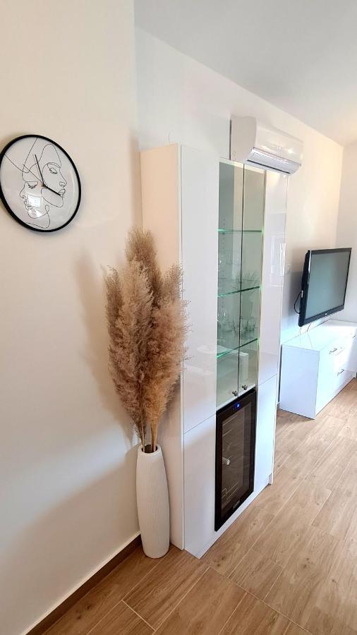 Family Oasis Apartment Zukve Vrsi Esterno foto