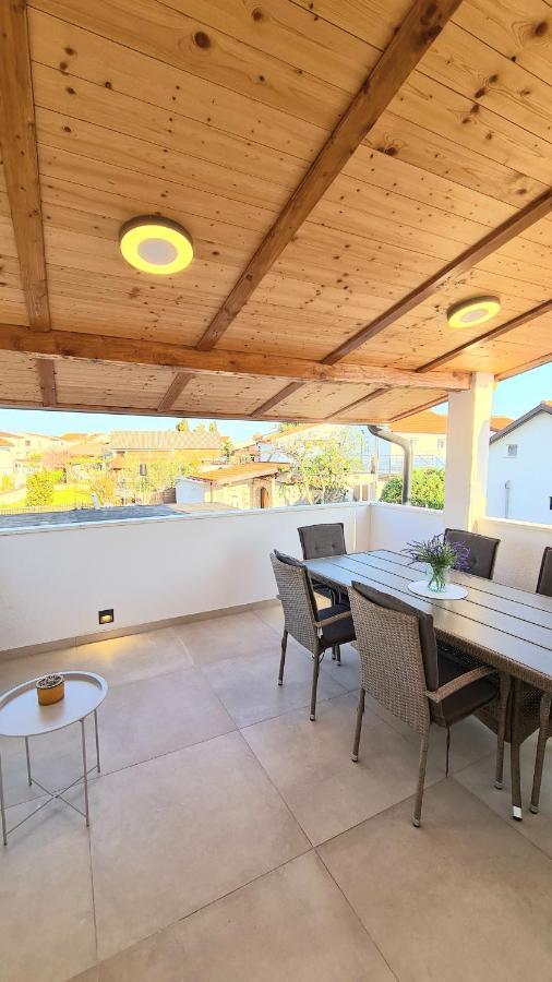Family Oasis Apartment Zukve Vrsi Esterno foto