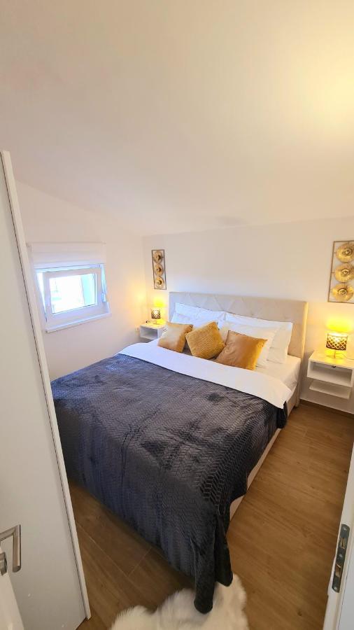 Family Oasis Apartment Zukve Vrsi Esterno foto