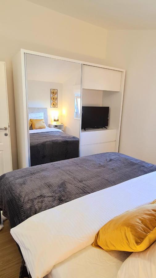 Family Oasis Apartment Zukve Vrsi Esterno foto