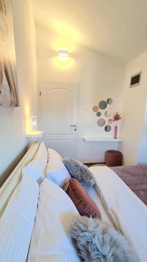 Family Oasis Apartment Zukve Vrsi Esterno foto