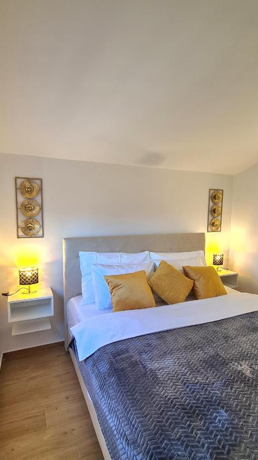 Family Oasis Apartment Zukve Vrsi Esterno foto